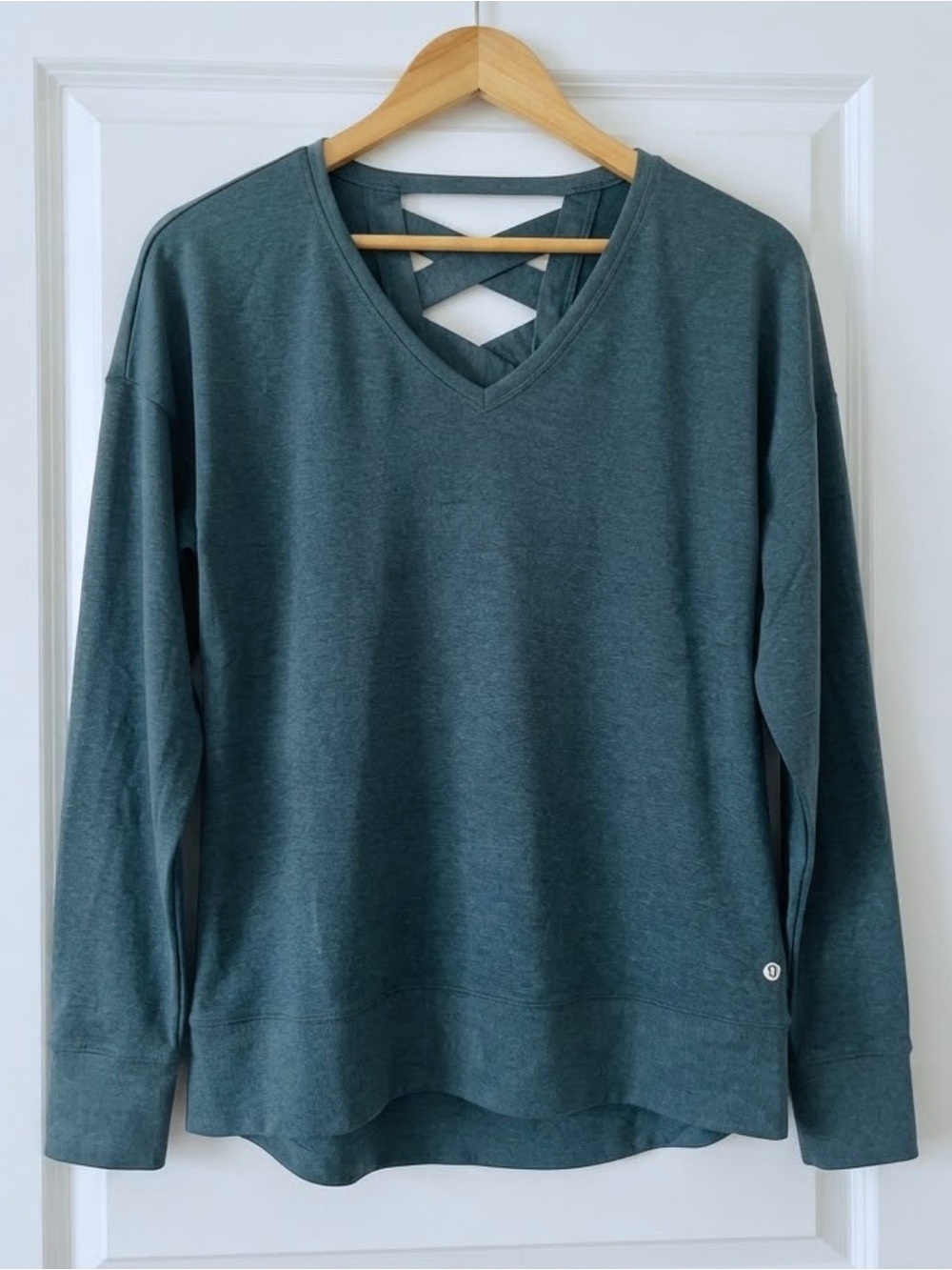 Sweatshirt • Like New
Women’s Crisscross Back Lightweight Sweatshirt - Picture 3 of 3